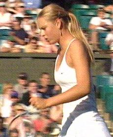 Maria Sharapova walk - click to enlarge